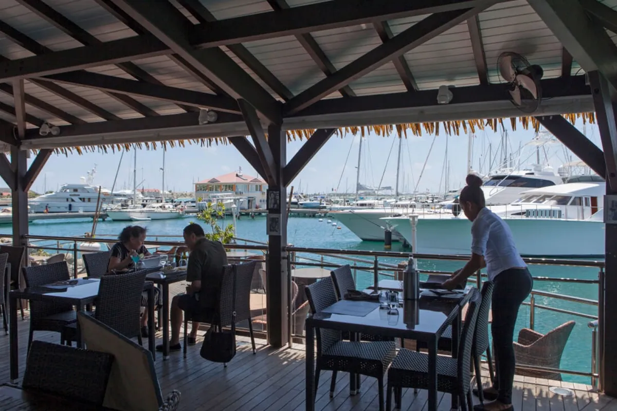 Yacht Club - Photo 3