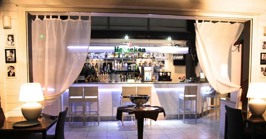 Yacht Club - Photo 1