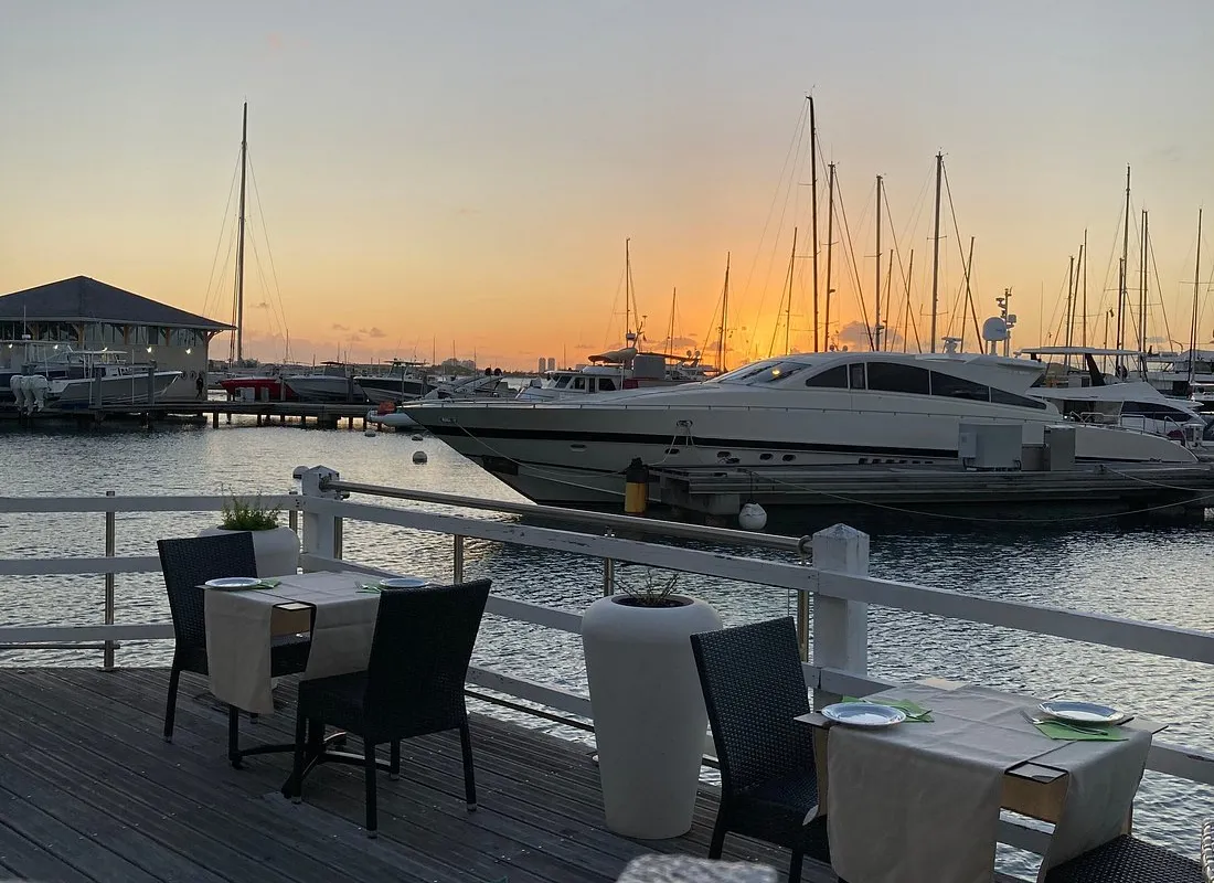 Yacht Club - Photo 2