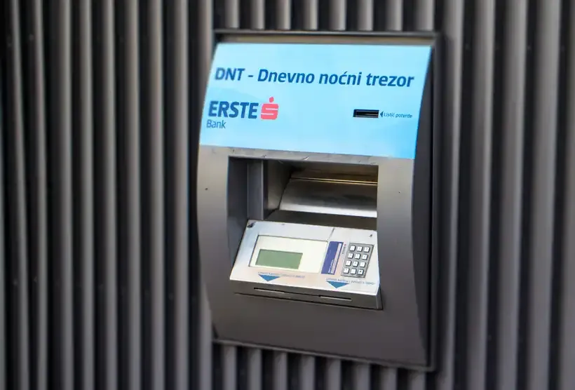 Erste - Photo 2