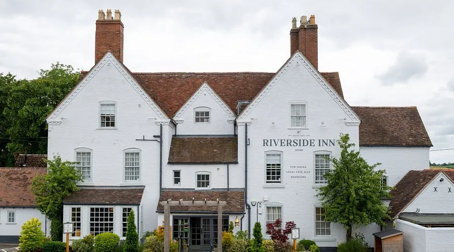 The Riverside Bar and Restaurant - Photo 3