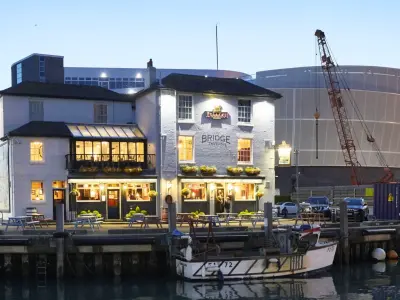 The Riverside Bar and Restaurant - Photo 5
