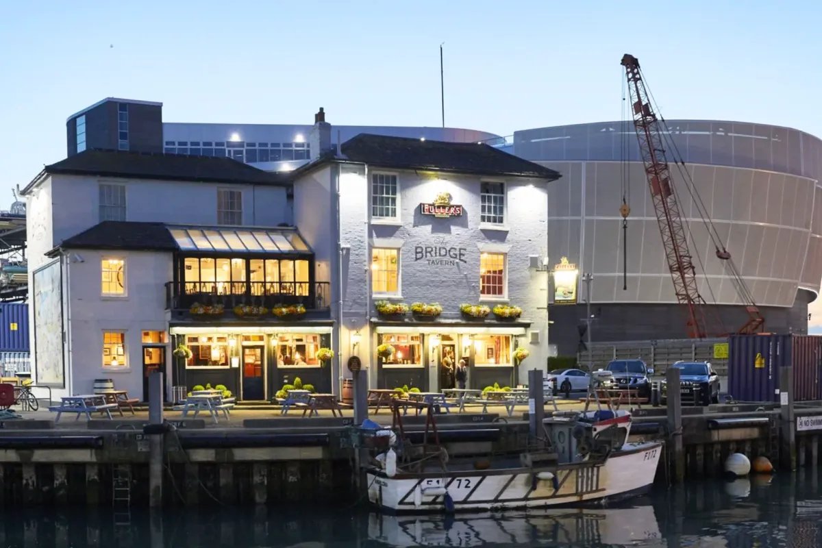 The Riverside Bar and Restaurant - Photo 5