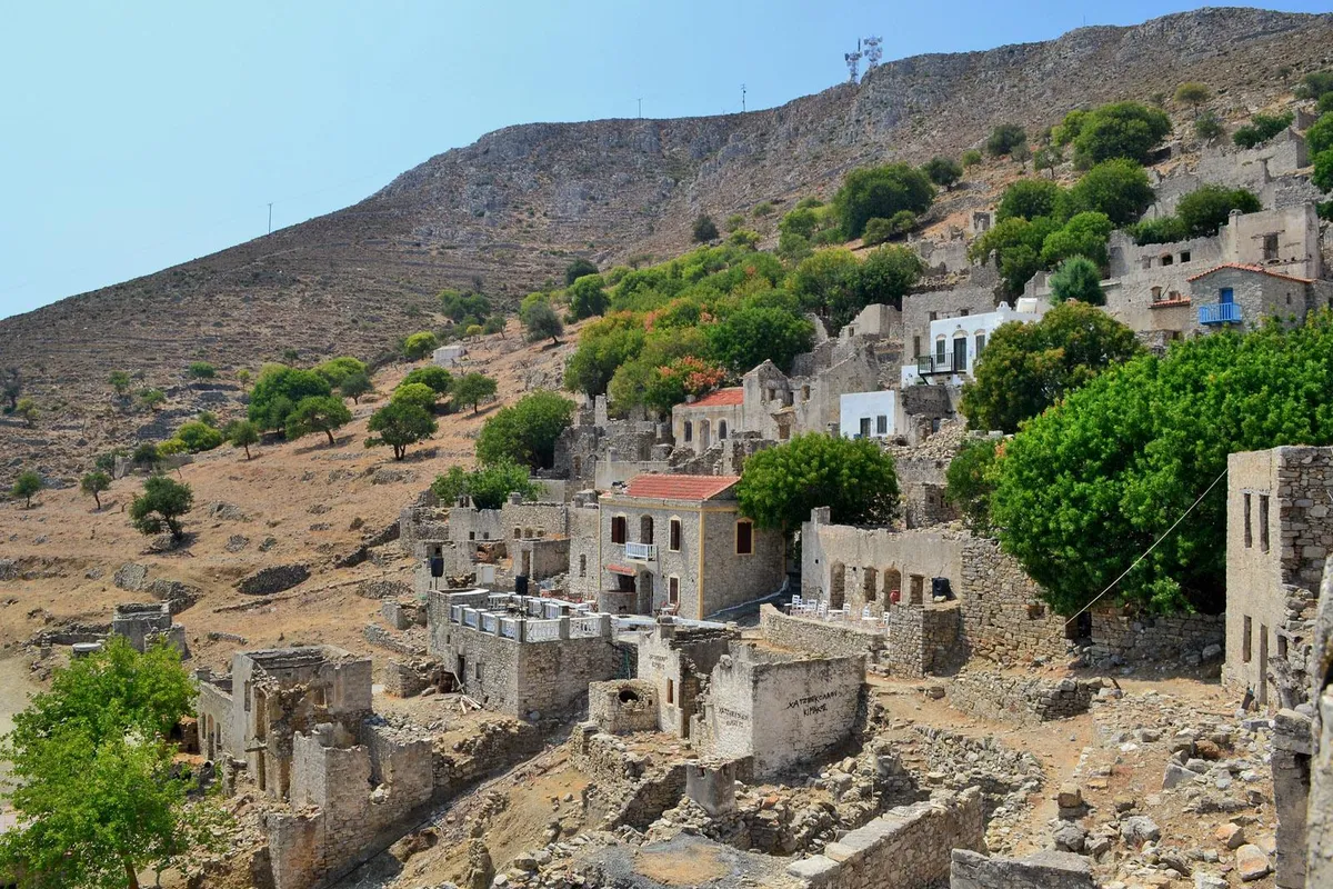 Little Village - Photo 2