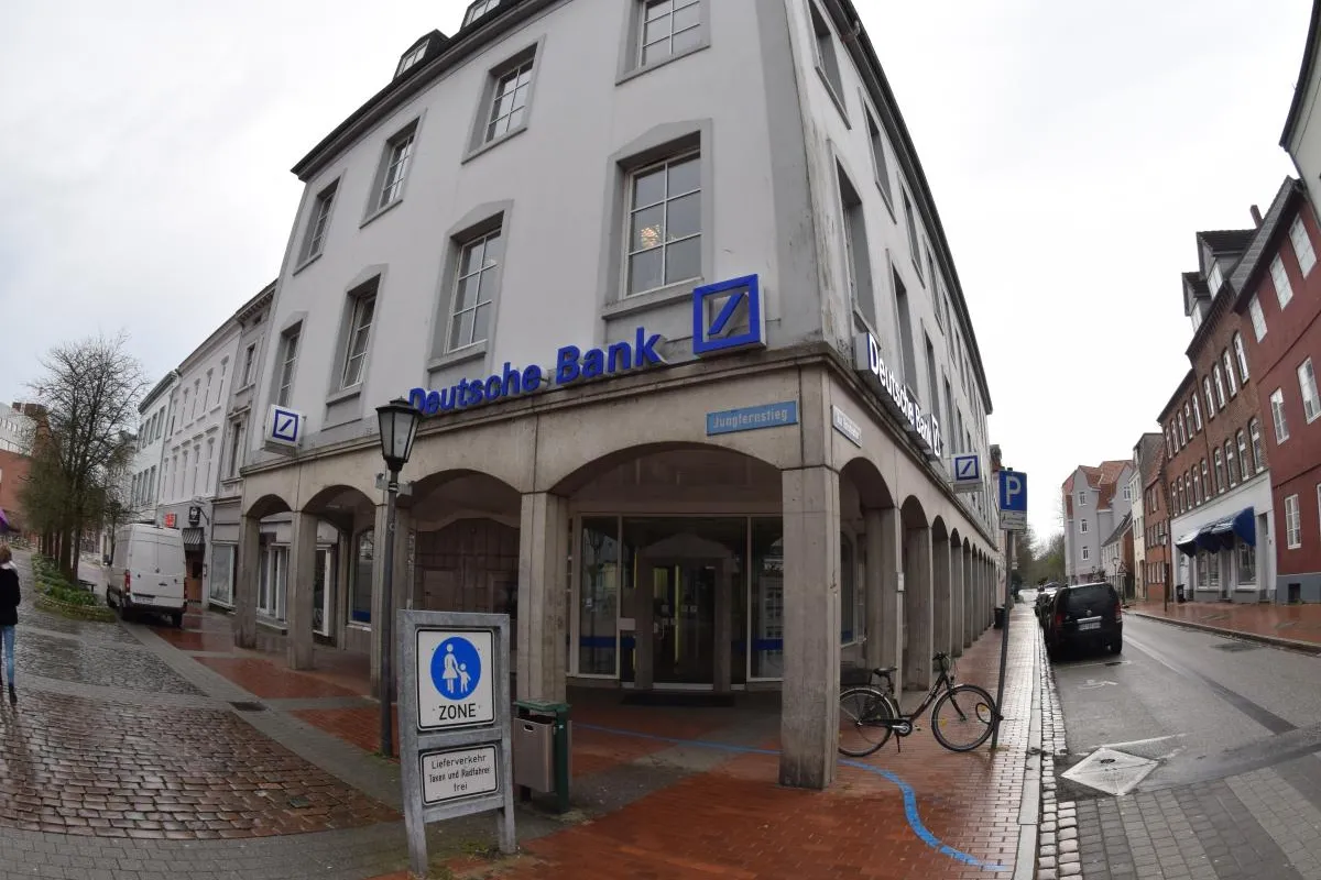 Deutsche Bank - Photo 1