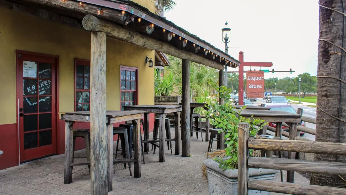 No Name bar - Photo 2