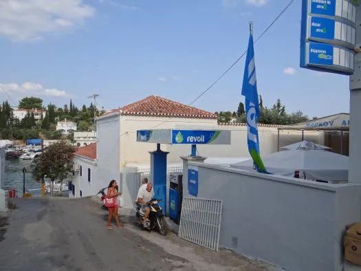 REVOIL - Photo 1