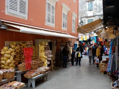 Hector's Shopping Center - Photo 2