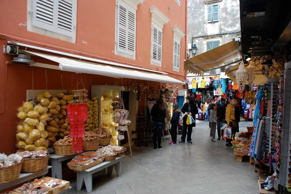 Hector's Shopping Center - Photo 2