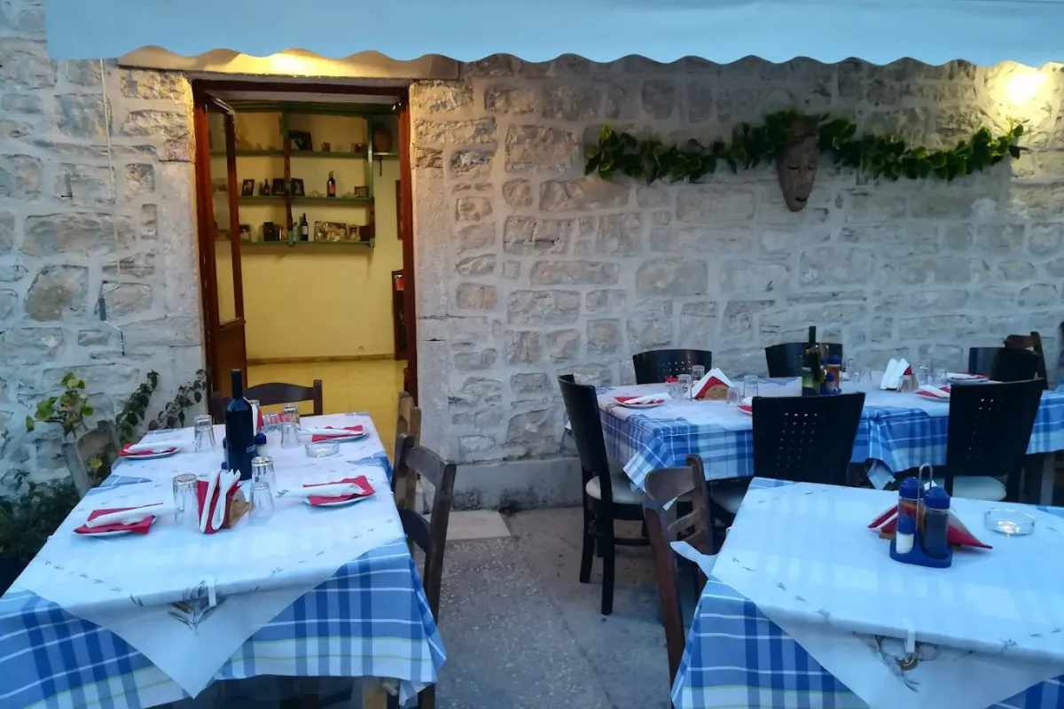 Taverna Lilas - Photo 3