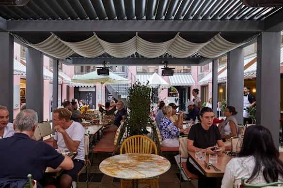 Flybridge Cafe - Photo 2