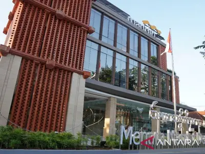 Bank Mandiri - Photo 2