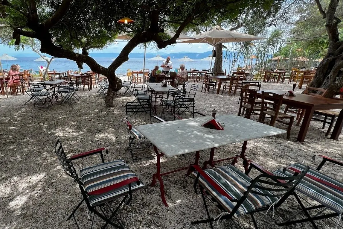 Bouloukos - Photo 2
