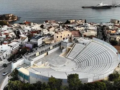 Veakeio Municipal Theater - Photo 1