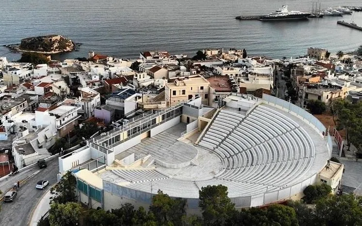 Veakeio Municipal Theater - Photo 1