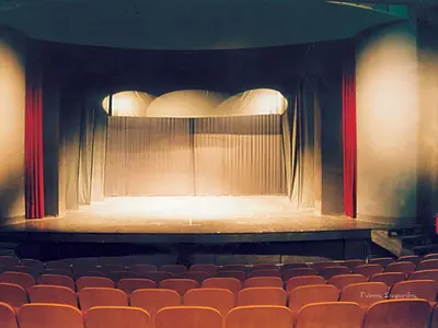 Melina Mercouri Theatre - Photo 2