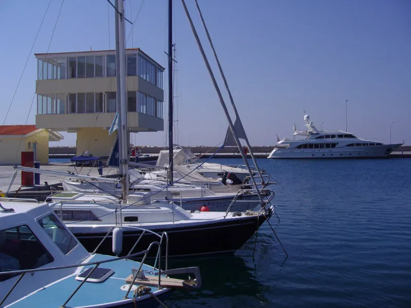 Marina Gas Station - Photo 2